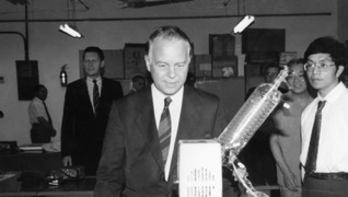 1988年，德国下萨克森州州长...